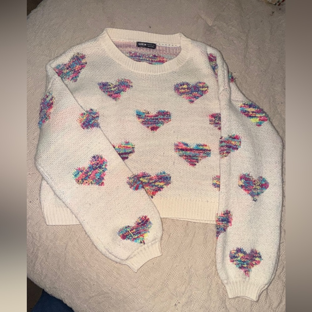 SHEIN White Crew Neck Sweater with Heart Pattern